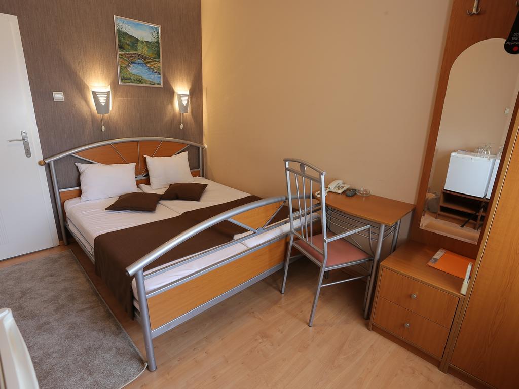 Hotel Zeneva Kragujevac Esterno foto