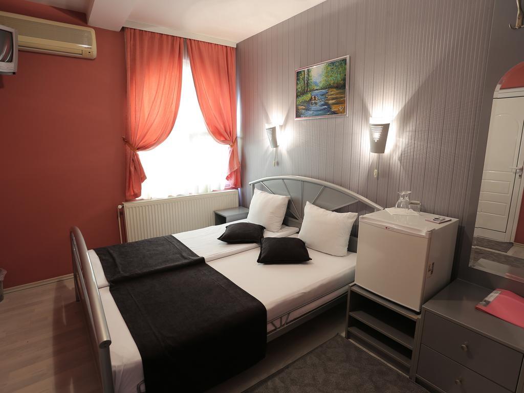 Hotel Zeneva Kragujevac Esterno foto